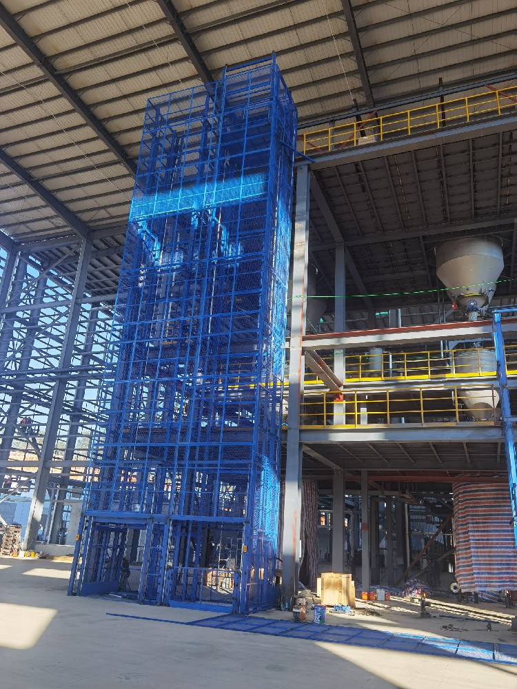 云南玉溪三臺鋼結構廠房升降平臺